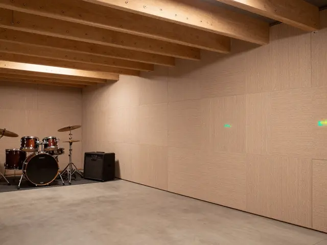 Keller als Hobbyraum ausbauen: Schallschutz und Brandschutz richtig planen