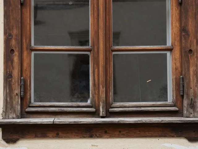 Fensterrekonstruktion mit Kastenfenstern: Dämmung & Optik im Denkmalschutz